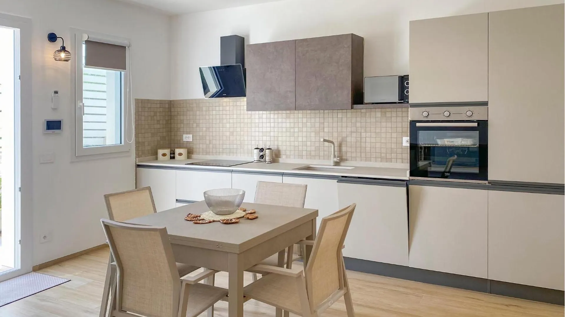 Nice Apartment In Marina Di Modica With Kitchen 0*,  Italia